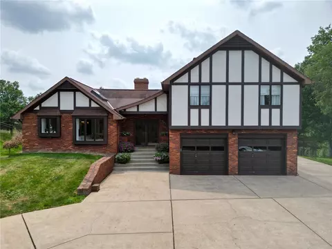 350 Floral Hill Dr, Washington, PA 15301