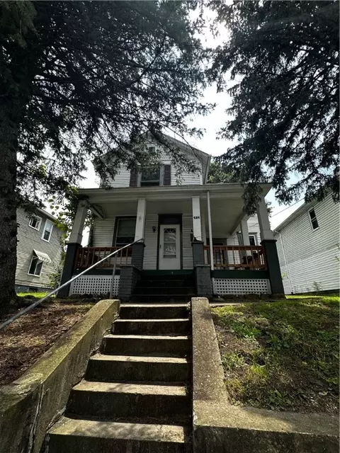 121 W Chartes St, New Castle, PA 16102