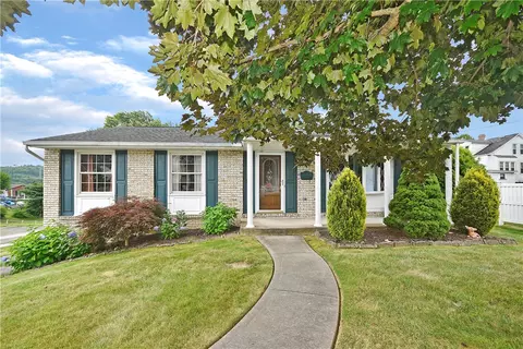 400 1st St, Oakdale, PA 15071
