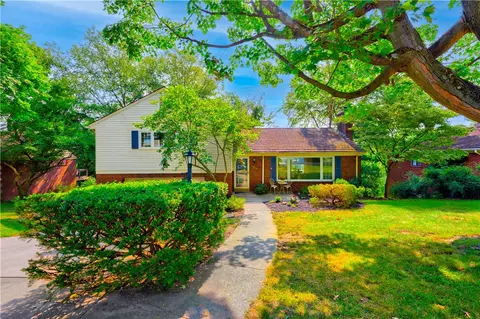 1746 Theodan Dr, Pittsburgh, PA 15216