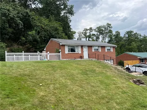 37 Arlor Dr, Pittsburgh, PA 15214