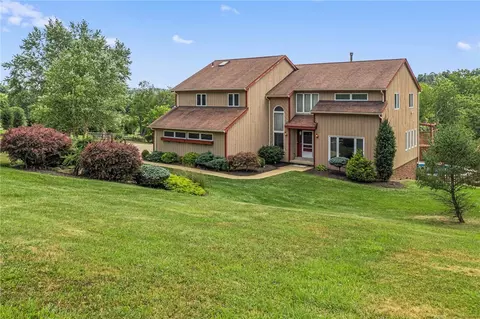 600 Floral Hill Dr, Washington, PA 15301