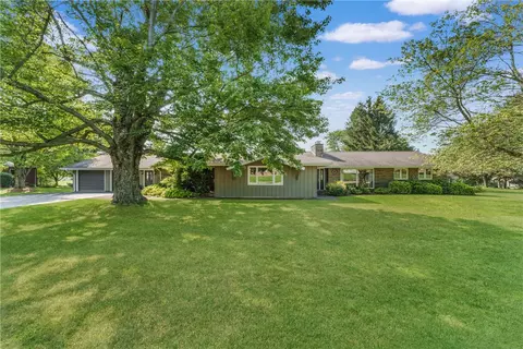 4860 Lakeview Dr, Hermitage, PA 16148