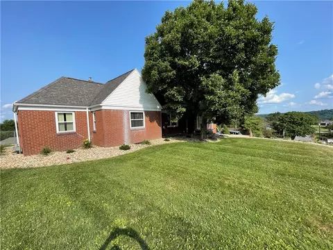 236 Hilltop Dr, Lower Burrell, PA 15068