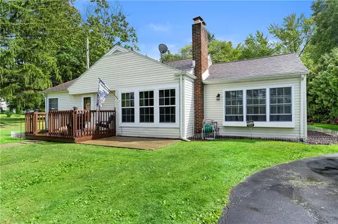 2840 Morefield Rd, Hermitage, PA 16148