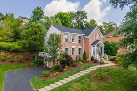 2604 Rossmoor Dr, Pittsburgh, PA 15241