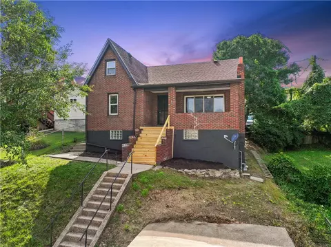 135 Meldon Ave, Donora, PA 15033