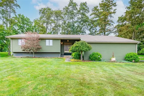1606 Cloverdell Dr, New Castle, PA 16101