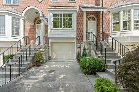 3004 Alden Dr, Pittsburgh, PA 15220