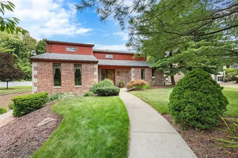 1147 Oakwood Dr, Clairton, PA 15025