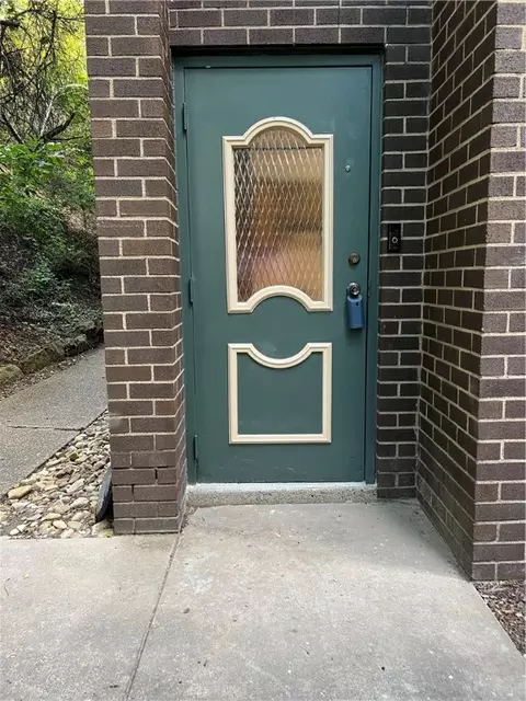 4002 Charlemagne, Pittsburgh, PA 15237