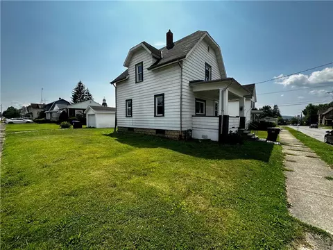 708 E Budd St, Sharon, PA 16146
