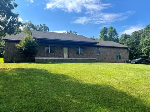 75 Cave St, Fairchance, PA 15436