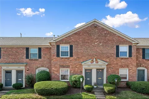106 Jamestown Ct, Pittsburgh, PA 15216