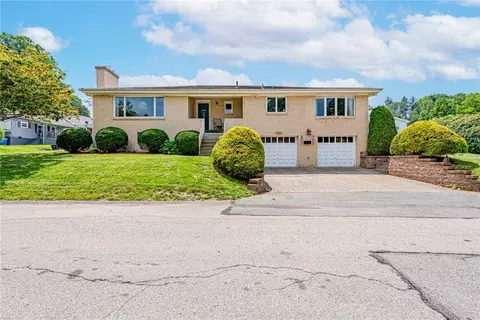 9746 Mcclellan St, North Huntingdon, PA 15642