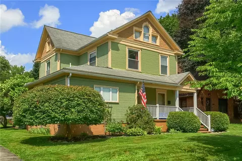 213 E Pine St, Grove City, PA 16127