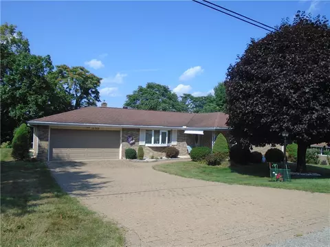 12369 Linshan Dr, North Huntingdon, PA 15642