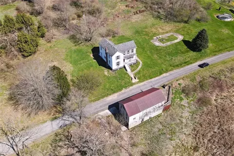 39 Mccormick Ln, Prosperity, PA 15329