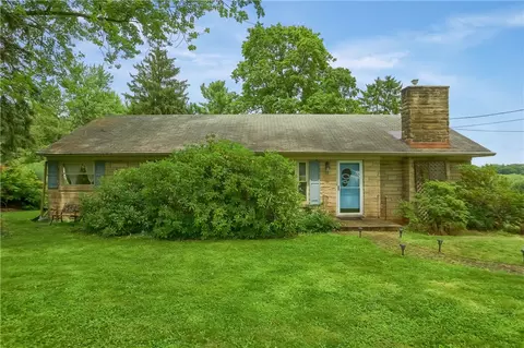 127 S Patton Dr, Coraopolis, PA 15108