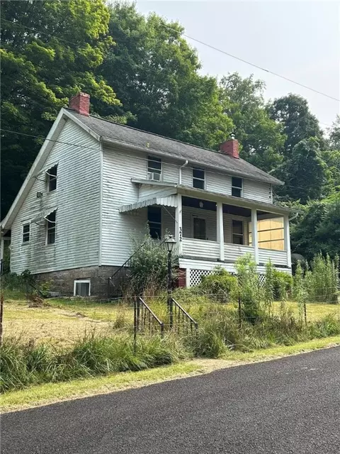 372 Center Gas Rd, Smock, PA 15480
