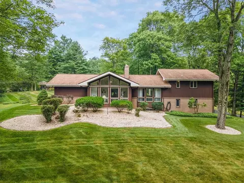 1 Chestnut Rd, Bradford Woods, PA 15015
