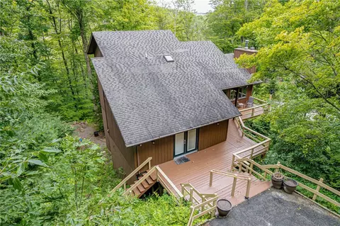 334 Lake Rd, Hidden Valley, PA 15502