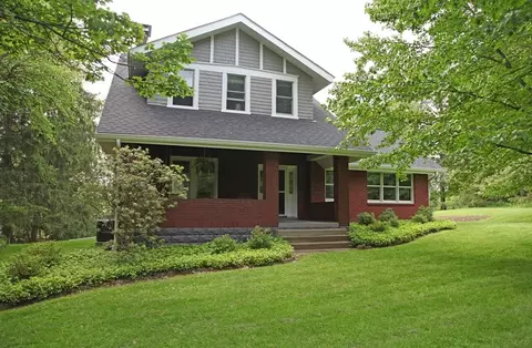 9511 Woodcrest Rd, Pittsburgh, PA 15237