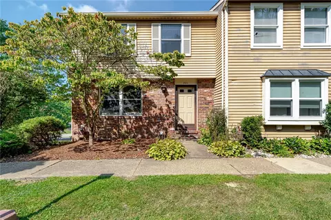 301 Quail Run Rd, Venetia, PA 15367