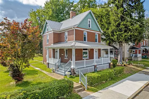 307 W 3rd Ave, Derry, PA 15627