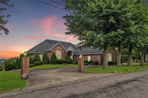 319 E Highland Dr, Apollo, PA 15613