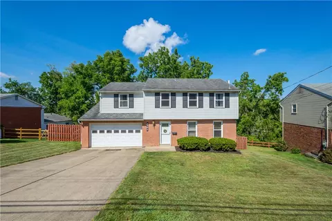 1304 Cairn Dr, Bethel Park, PA 15102