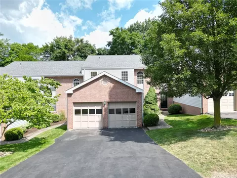 7029 Clubview Dr, Bridgeville, PA 15017