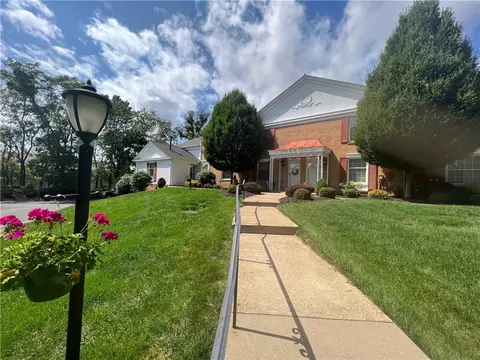 1825 Foxcroft Ln #401, Allison Park, PA 15101