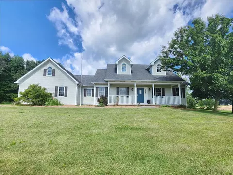 343 George Junior Rd, Grove City, PA 16127