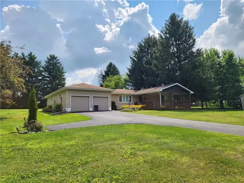 121 Latonka Dr, Mercer, PA 16137