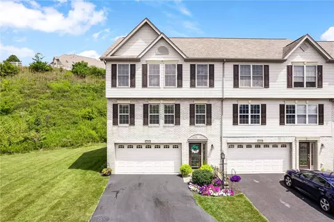 613 Hilton Cir, Oakdale, PA 15071