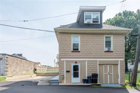 51 Dean St, Carnegie, PA 15106