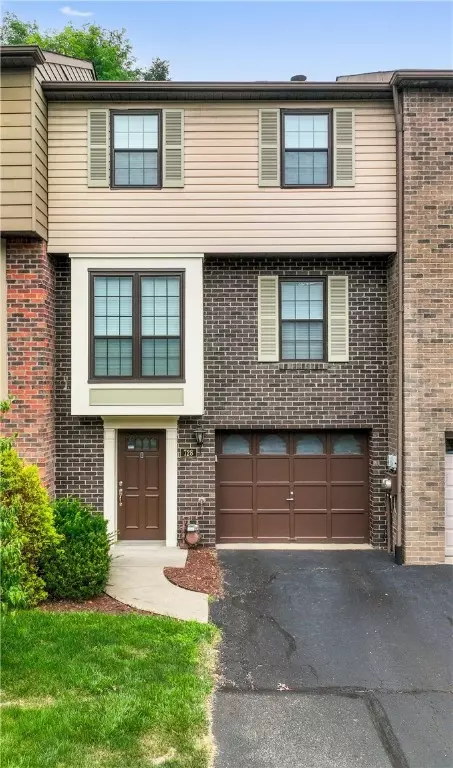 728 Windvue Dr, Pittsburgh, PA 15205