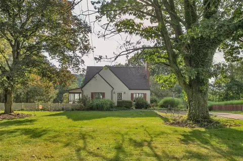 211 Mamont Dr, Export, PA 15632 photo 2