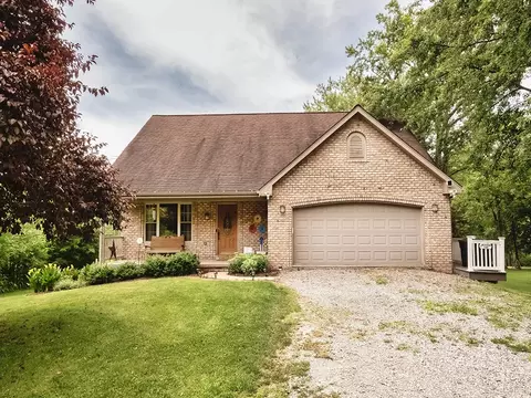 2 Matthews Ln, Natrona Heights, PA 15065