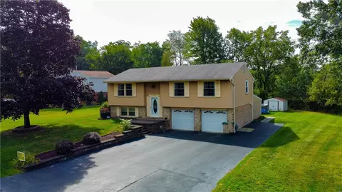 122 Farmington Dr, Butler, PA 16001