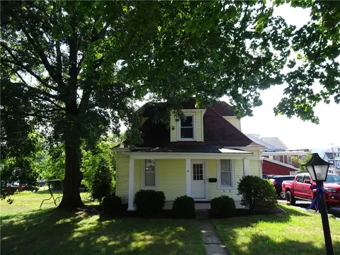 4 N 6th St, Youngwood, PA 15697
