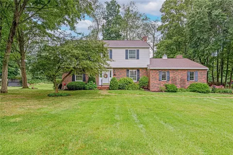 641 Mckinley Dr, Somerset, PA 15501