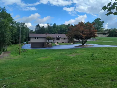 266 Oakville Rd, Beaver Falls, PA 15010
