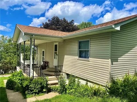 321 W 7th Ave, Derry, PA 15627