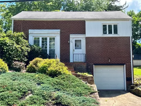 39 Seneca Dr, Pittsburgh, PA 15228