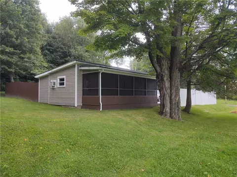 6 E Craig St, Greenville, PA 16125