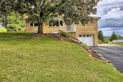 54 Observatory St, Manor, PA 15665