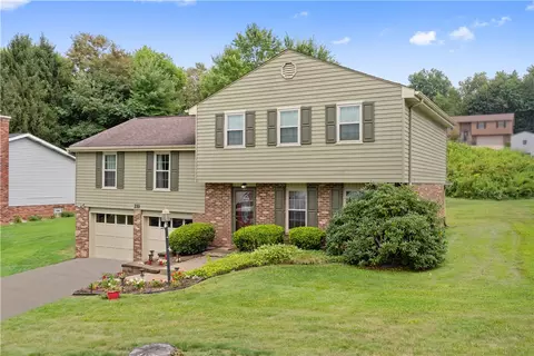 211 Londonderry Dr, New Brighton, PA 15066