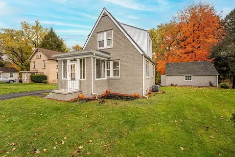 221 Garden Ave, Grove City, PA 16127